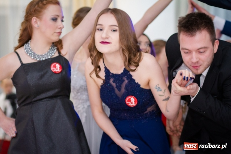 Zdjęcie w galerii na portalu naszraciborz.pl: Gastronomik na balu maturalnym w Rogowie  wiadomości z regionu