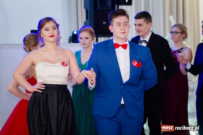 Zdjęcie w galerii na portalu naszraciborz.pl: Gastronomik na balu maturalnym w Rogowie  wiadomości z regionu