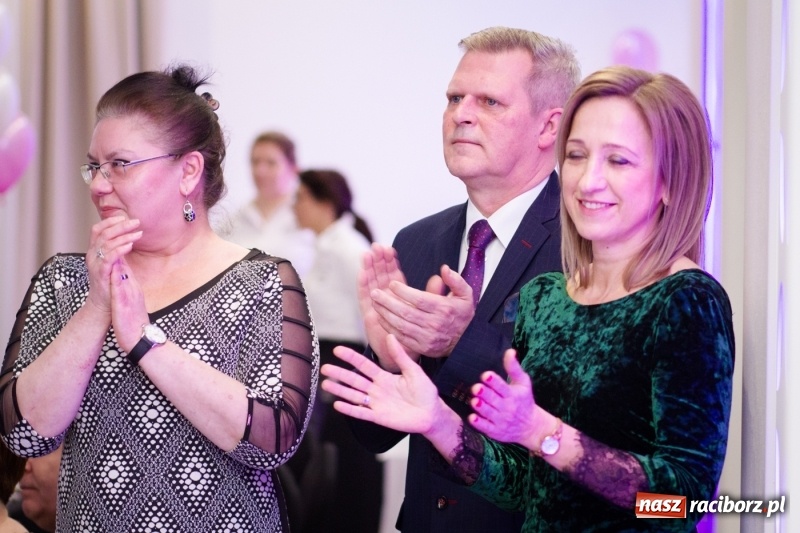 Zdjęcie w galerii na portalu naszraciborz.pl: Gastronomik na balu maturalnym w Rogowie  wiadomości z regionu