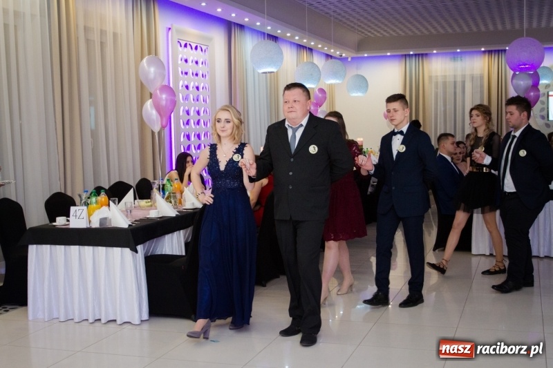 Zdjęcie w galerii na portalu naszraciborz.pl: Gastronomik na balu maturalnym w Rogowie  wiadomości z regionu