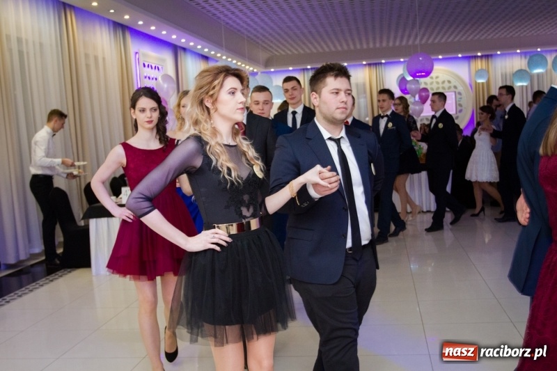 Zdjęcie w galerii na portalu naszraciborz.pl: Gastronomik na balu maturalnym w Rogowie  wiadomości z regionu