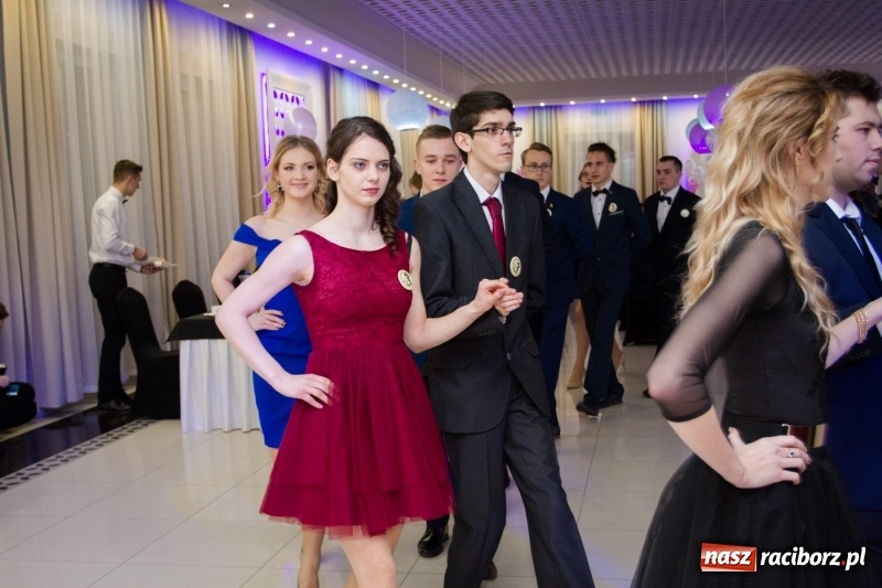 Zdjęcie w galerii na portalu naszraciborz.pl: Gastronomik na balu maturalnym w Rogowie  wiadomości z regionu