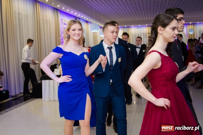Zdjęcie w galerii na portalu naszraciborz.pl: Gastronomik na balu maturalnym w Rogowie  wiadomości z regionu