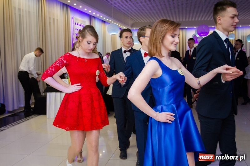 Zdjęcie w galerii na portalu naszraciborz.pl: Gastronomik na balu maturalnym w Rogowie  wiadomości z regionu