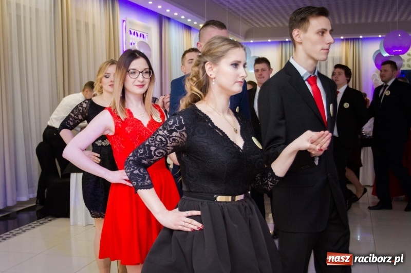 Zdjęcie w galerii na portalu naszraciborz.pl: Gastronomik na balu maturalnym w Rogowie  wiadomości z regionu