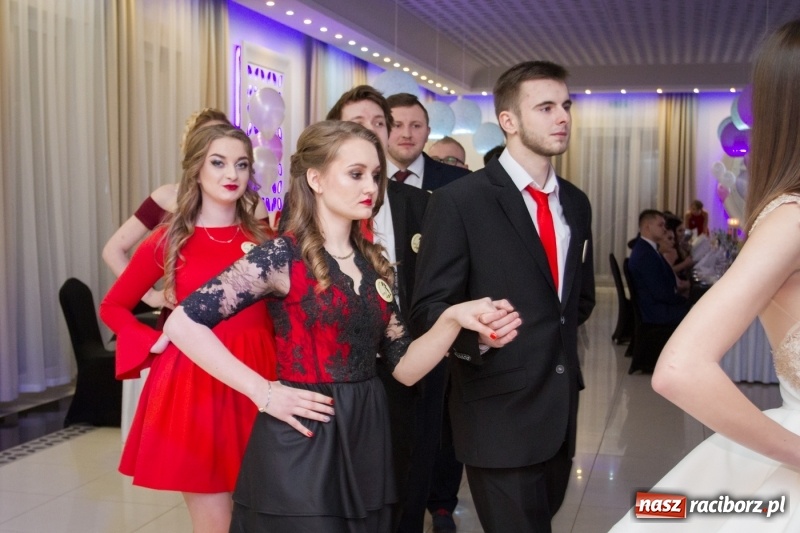 Zdjęcie w galerii na portalu naszraciborz.pl: Gastronomik na balu maturalnym w Rogowie  wiadomości z regionu