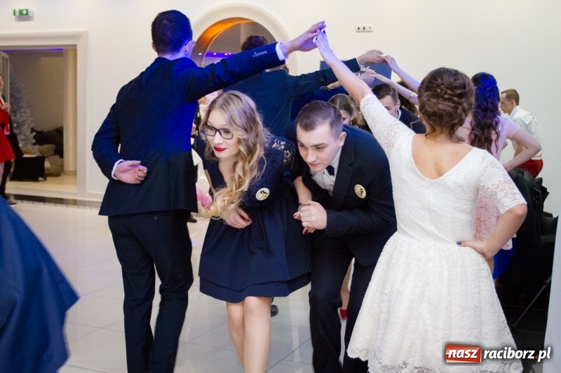 Zdjęcie w galerii na portalu naszraciborz.pl: Gastronomik na balu maturalnym w Rogowie  wiadomości z regionu