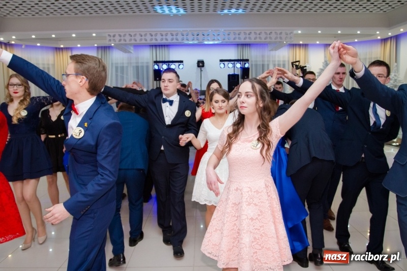 Zdjęcie w galerii na portalu naszraciborz.pl: Gastronomik na balu maturalnym w Rogowie  wiadomości z regionu