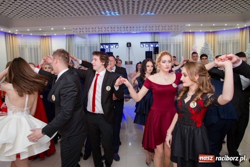 Zdjęcie w galerii na portalu naszraciborz.pl: Gastronomik na balu maturalnym w Rogowie  wiadomości z regionu