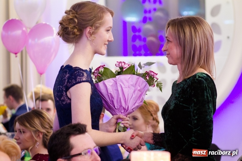 Zdjęcie w galerii na portalu naszraciborz.pl: Gastronomik na balu maturalnym w Rogowie  wiadomości z regionu