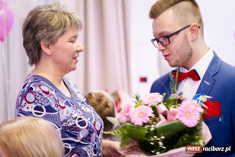 Zdjęcie w galerii na portalu naszraciborz.pl: Gastronomik na balu maturalnym w Rogowie  wiadomości z regionu