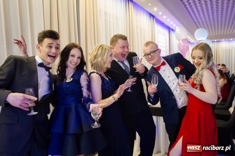 Zdjęcie w galerii na portalu naszraciborz.pl: Gastronomik na balu maturalnym w Rogowie  wiadomości z regionu