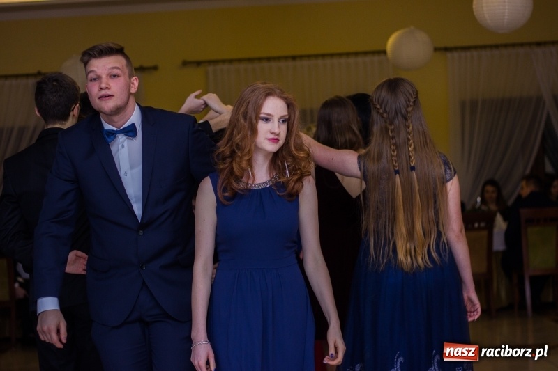 Zdjęcie w galerii na portalu naszraciborz.pl: Studniówka Mechanika w Pogrzebieniu wiadomości z regionu