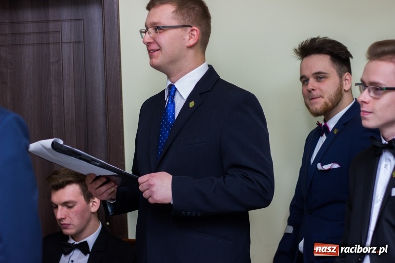 Zdjęcie w galerii na portalu naszraciborz.pl: Studniówka Mechanika w Pogrzebieniu wiadomości z regionu