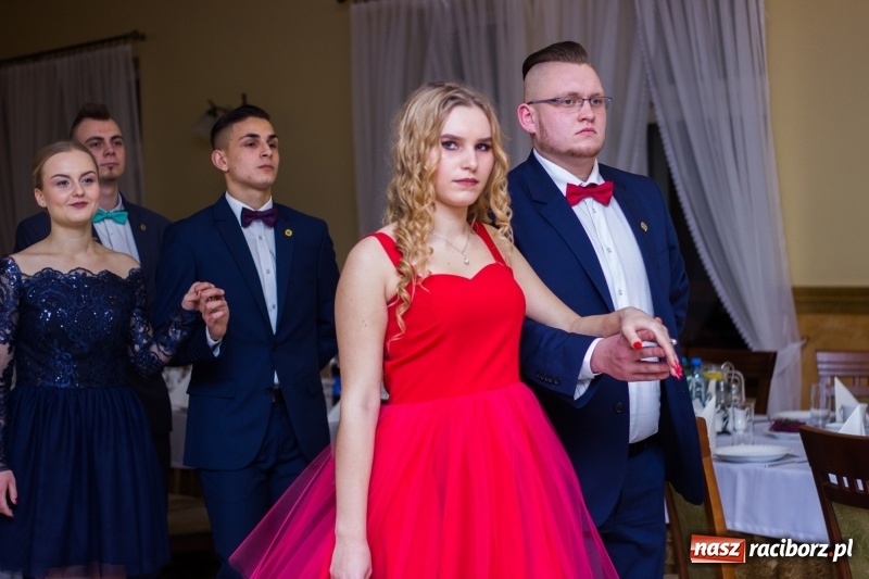 Zdjęcie w galerii na portalu naszraciborz.pl: Studniówka Mechanika w Pogrzebieniu wiadomości z regionu