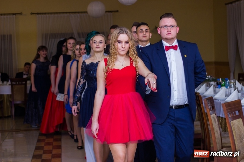 Zdjęcie w galerii na portalu naszraciborz.pl: Studniówka Mechanika w Pogrzebieniu wiadomości z regionu