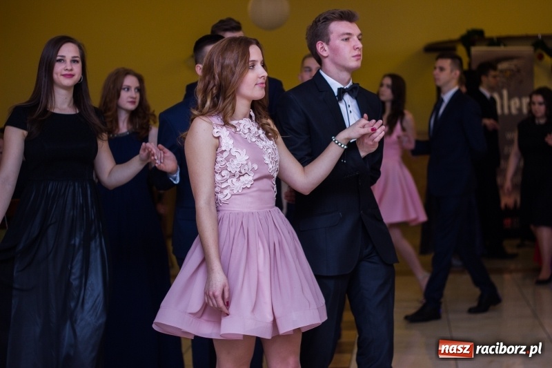 Zdjęcie w galerii na portalu naszraciborz.pl: Studniówka Mechanika w Pogrzebieniu wiadomości z regionu