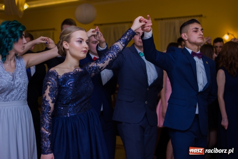 Zdjęcie w galerii na portalu naszraciborz.pl: Studniówka Mechanika w Pogrzebieniu wiadomości z regionu