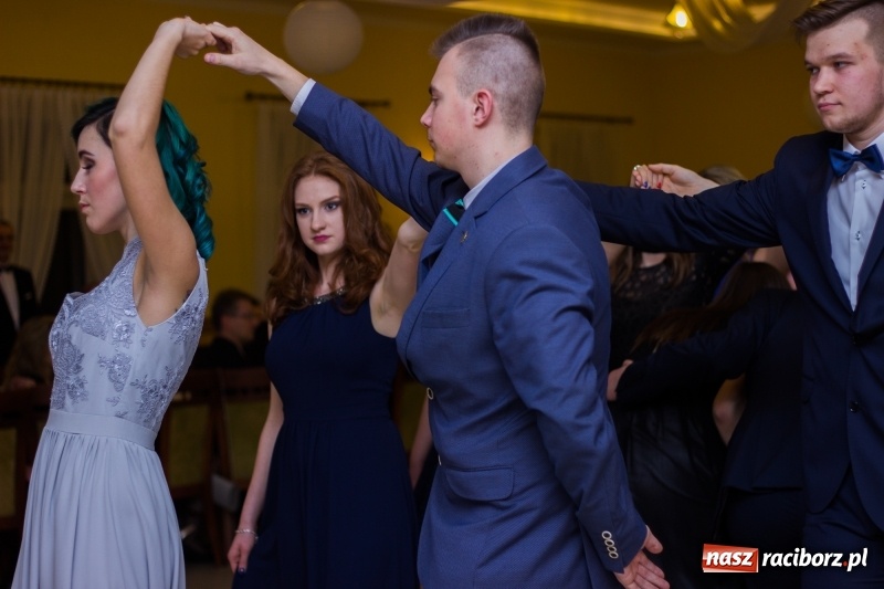 Zdjęcie w galerii na portalu naszraciborz.pl: Studniówka Mechanika w Pogrzebieniu wiadomości z regionu