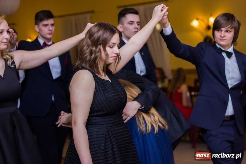 Zdjęcie w galerii na portalu naszraciborz.pl: Studniówka Mechanika w Pogrzebieniu wiadomości z regionu