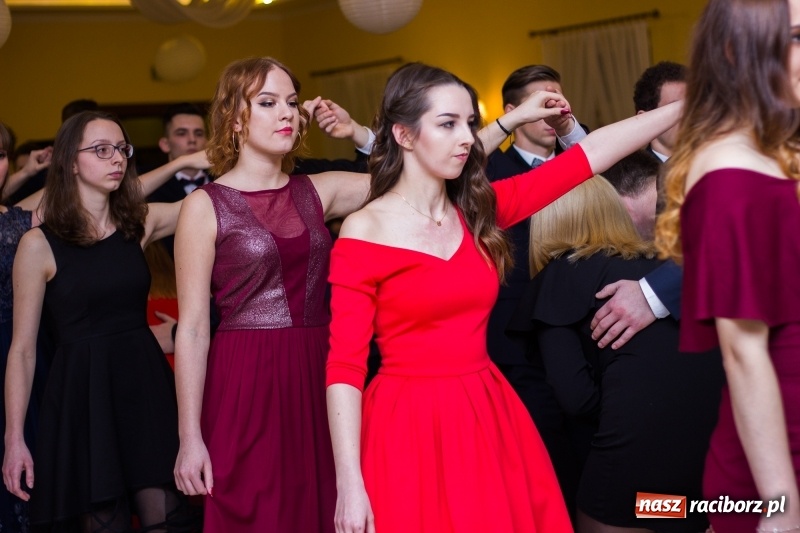 Zdjęcie w galerii na portalu naszraciborz.pl: Studniówka Mechanika w Pogrzebieniu wiadomości z regionu