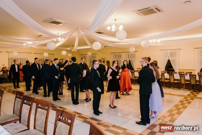 Zdjęcie w galerii na portalu naszraciborz.pl: Studniówka Mechanika w Pogrzebieniu wiadomości z regionu