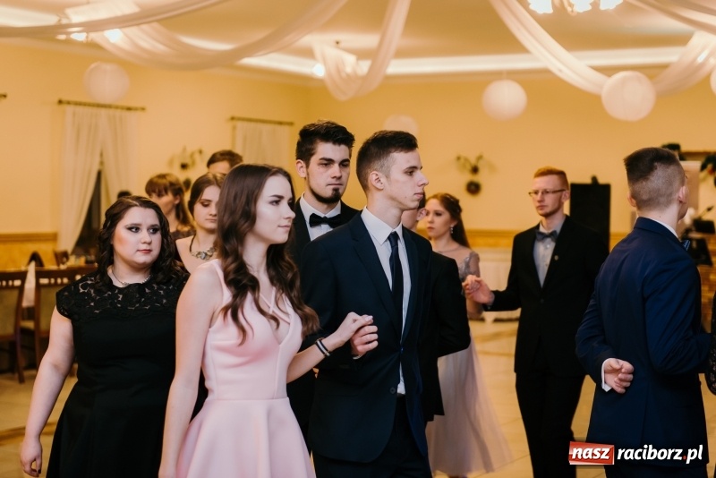 Zdjęcie w galerii na portalu naszraciborz.pl: Studniówka Mechanika w Pogrzebieniu wiadomości z regionu