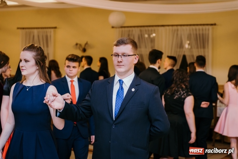 Zdjęcie w galerii na portalu naszraciborz.pl: Studniówka Mechanika w Pogrzebieniu wiadomości z regionu