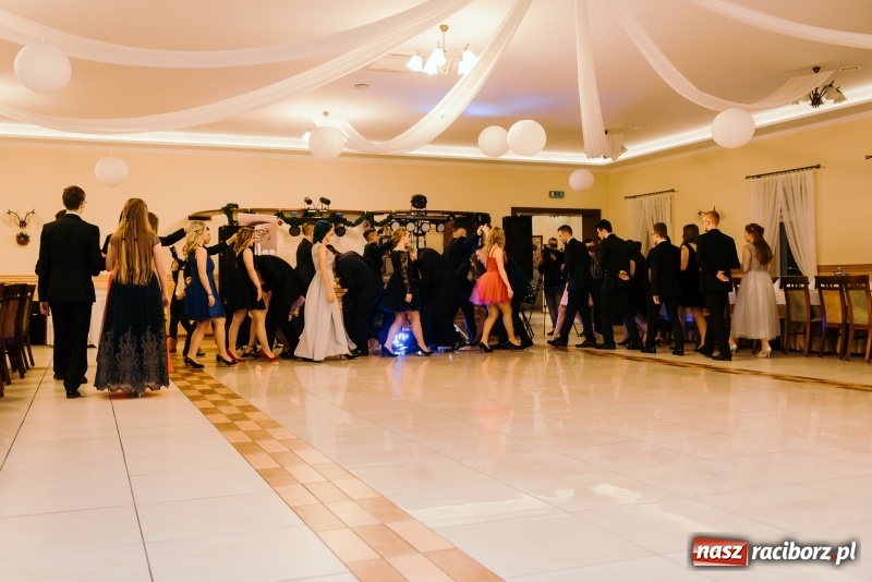 Zdjęcie w galerii na portalu naszraciborz.pl: Studniówka Mechanika w Pogrzebieniu wiadomości z regionu