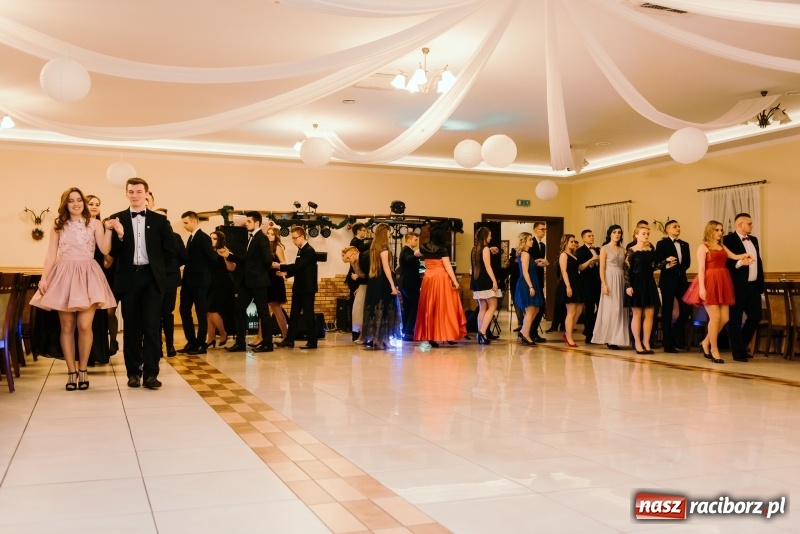 Zdjęcie w galerii na portalu naszraciborz.pl: Studniówka Mechanika w Pogrzebieniu wiadomości z regionu