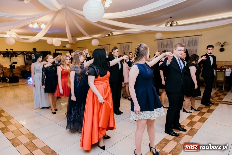 Zdjęcie w galerii na portalu naszraciborz.pl: Studniówka Mechanika w Pogrzebieniu wiadomości z regionu