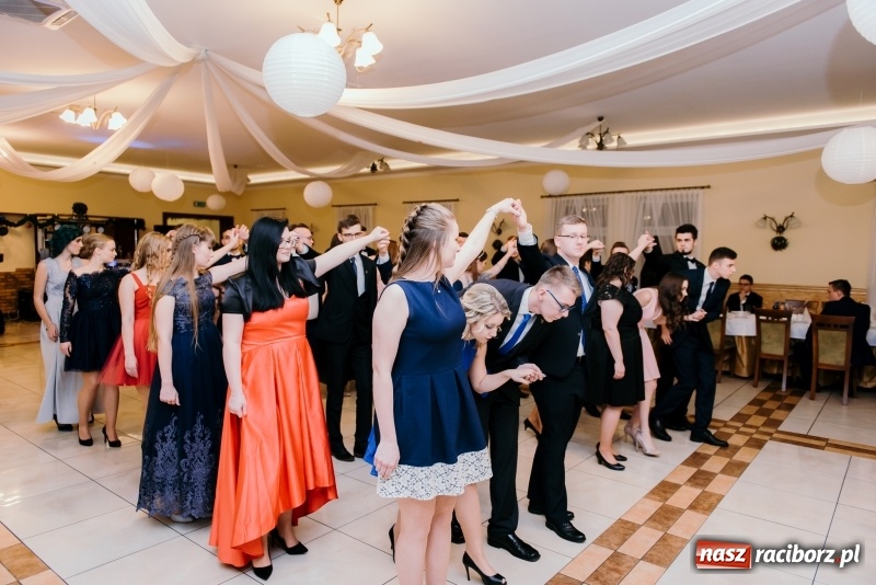 Zdjęcie w galerii na portalu naszraciborz.pl: Studniówka Mechanika w Pogrzebieniu wiadomości z regionu