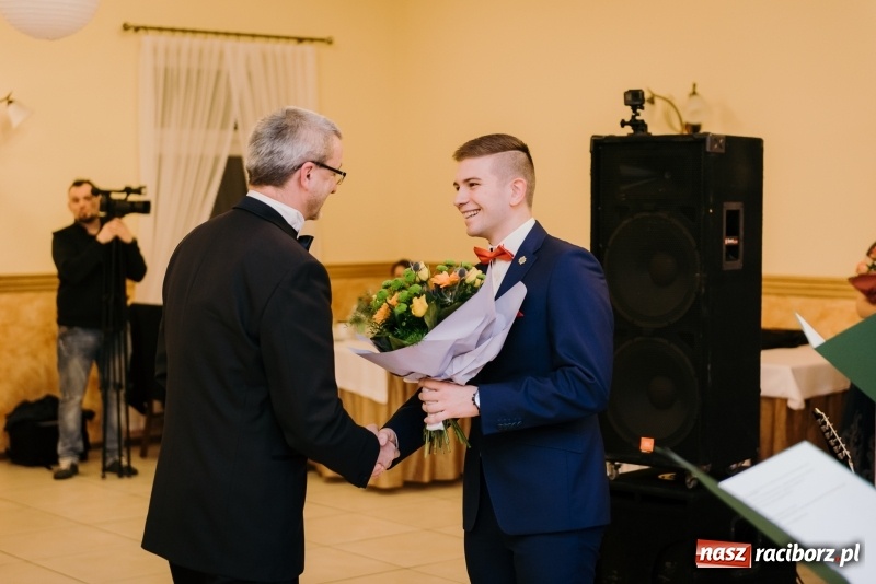 Zdjęcie w galerii na portalu naszraciborz.pl: Studniówka Mechanika w Pogrzebieniu wiadomości z regionu