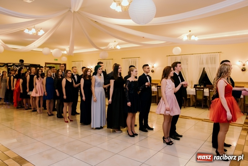 Zdjęcie w galerii na portalu naszraciborz.pl: Studniówka Mechanika w Pogrzebieniu wiadomości z regionu