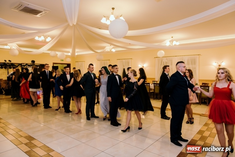 Zdjęcie w galerii na portalu naszraciborz.pl: Studniówka Mechanika w Pogrzebieniu wiadomości z regionu