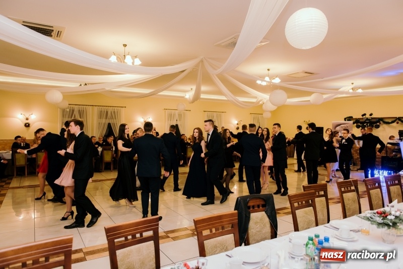 Zdjęcie w galerii na portalu naszraciborz.pl: Studniówka Mechanika w Pogrzebieniu wiadomości z regionu