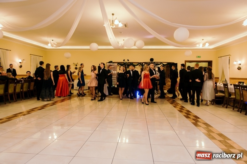 Zdjęcie w galerii na portalu naszraciborz.pl: Studniówka Mechanika w Pogrzebieniu wiadomości z regionu