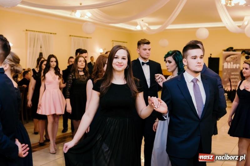 Zdjęcie w galerii na portalu naszraciborz.pl: Studniówka Mechanika w Pogrzebieniu wiadomości z regionu