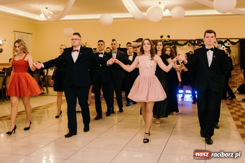 Zdjęcie w galerii na portalu naszraciborz.pl: Studniówka Mechanika w Pogrzebieniu wiadomości z regionu