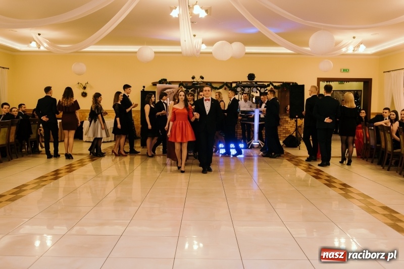 Zdjęcie w galerii na portalu naszraciborz.pl: Studniówka Mechanika w Pogrzebieniu wiadomości z regionu