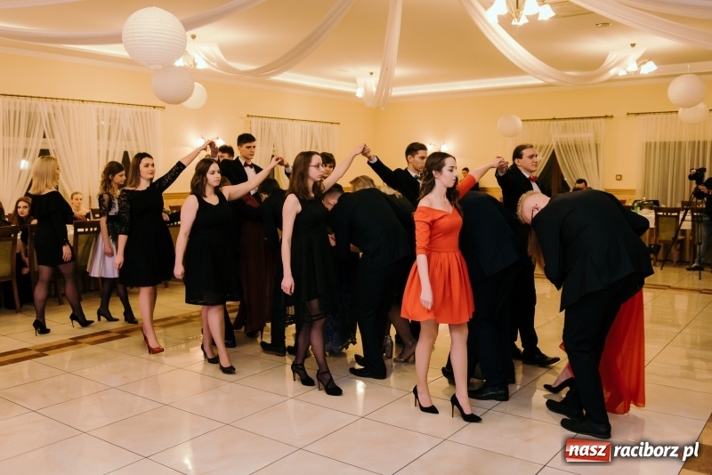 Zdjęcie w galerii na portalu naszraciborz.pl: Studniówka Mechanika w Pogrzebieniu wiadomości z regionu