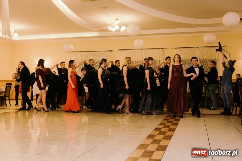 Zdjęcie w galerii na portalu naszraciborz.pl: Studniówka Mechanika w Pogrzebieniu wiadomości z regionu