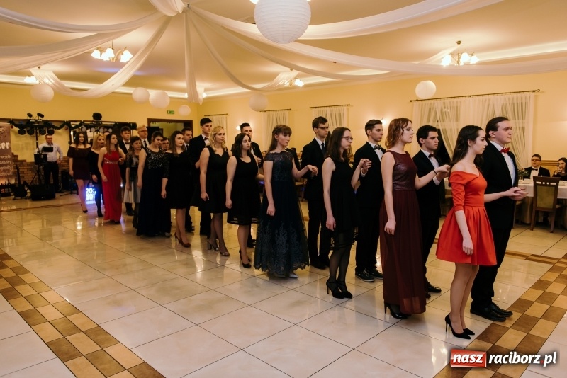 Zdjęcie w galerii na portalu naszraciborz.pl: Studniówka Mechanika w Pogrzebieniu wiadomości z regionu