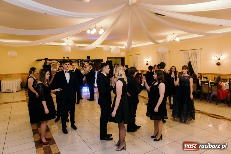 Zdjęcie w galerii na portalu naszraciborz.pl: Studniówka Mechanika w Pogrzebieniu wiadomości z regionu