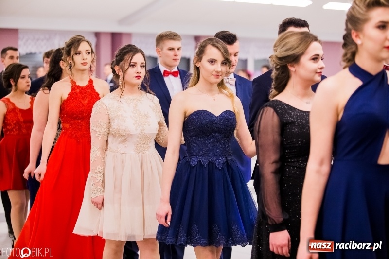 Zdjęcie w galerii na portalu naszraciborz.pl: Bal na 102! Studniówka II LO im. Adama Mickiewicza w Zakrzowie wiadomości z regionu