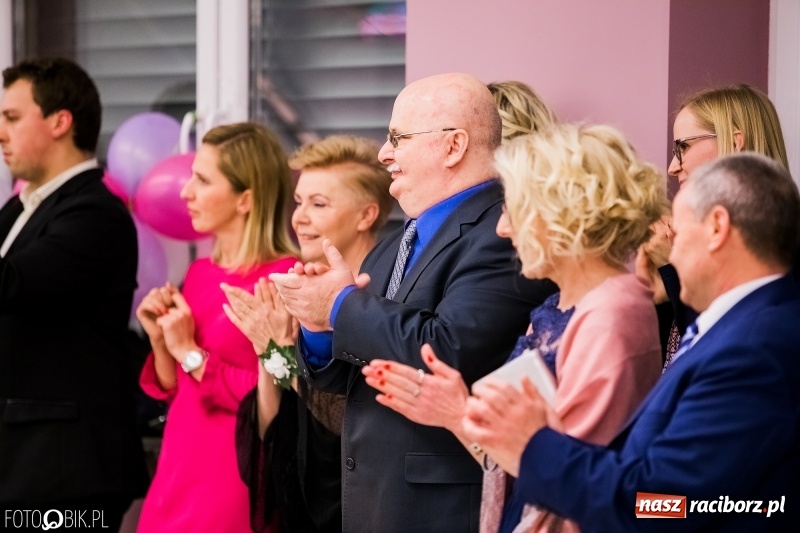 Zdjęcie w galerii na portalu naszraciborz.pl: Bal na 102! Studniówka II LO im. Adama Mickiewicza w Zakrzowie wiadomości z regionu