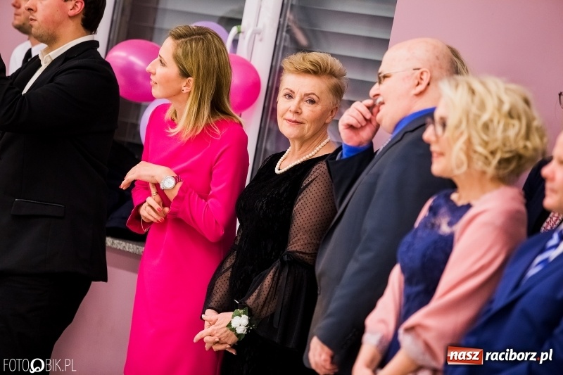 Zdjęcie w galerii na portalu naszraciborz.pl: Bal na 102! Studniówka II LO im. Adama Mickiewicza w Zakrzowie wiadomości z regionu