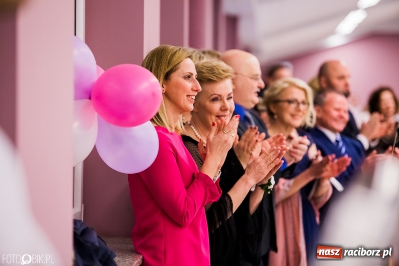 Zdjęcie w galerii na portalu naszraciborz.pl: Bal na 102! Studniówka II LO im. Adama Mickiewicza w Zakrzowie wiadomości z regionu