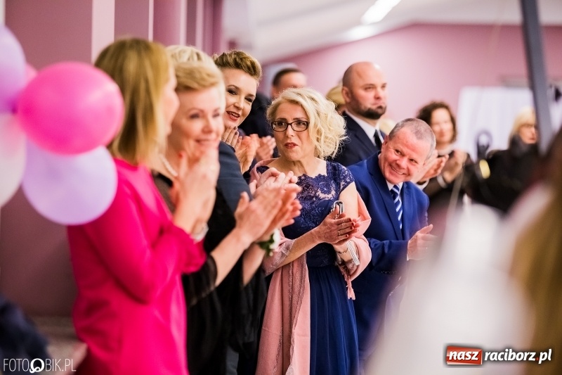 Zdjęcie w galerii na portalu naszraciborz.pl: Bal na 102! Studniówka II LO im. Adama Mickiewicza w Zakrzowie wiadomości z regionu