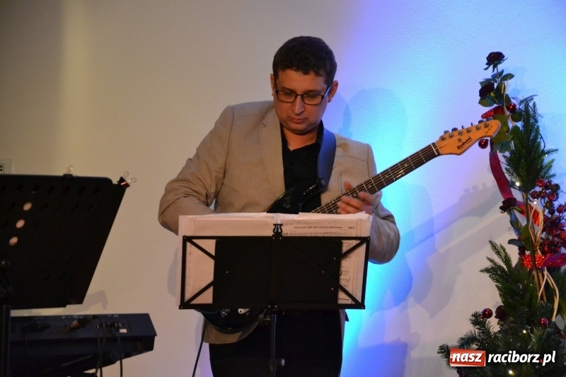 Zdjęcie w galerii na portalu naszraciborz.pl: Grupa Bez Nazwy zagrała na Zamku Piastowskim  wiadomości z regionu